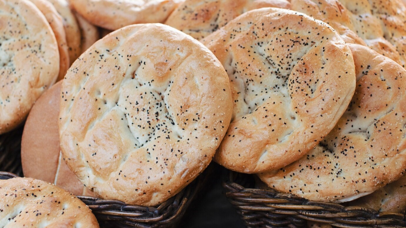 traditional-homemade-round-fresh-baked-breads-morocco